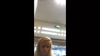 Brünett on sinised silmad seksi ajal on täis kirge